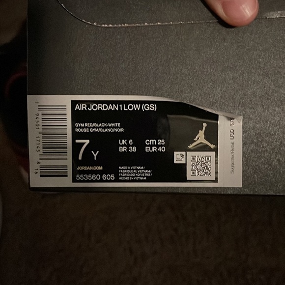 Chicago Red Jordan’s Lows Grade School Youth 7 - Picture 6 of 8